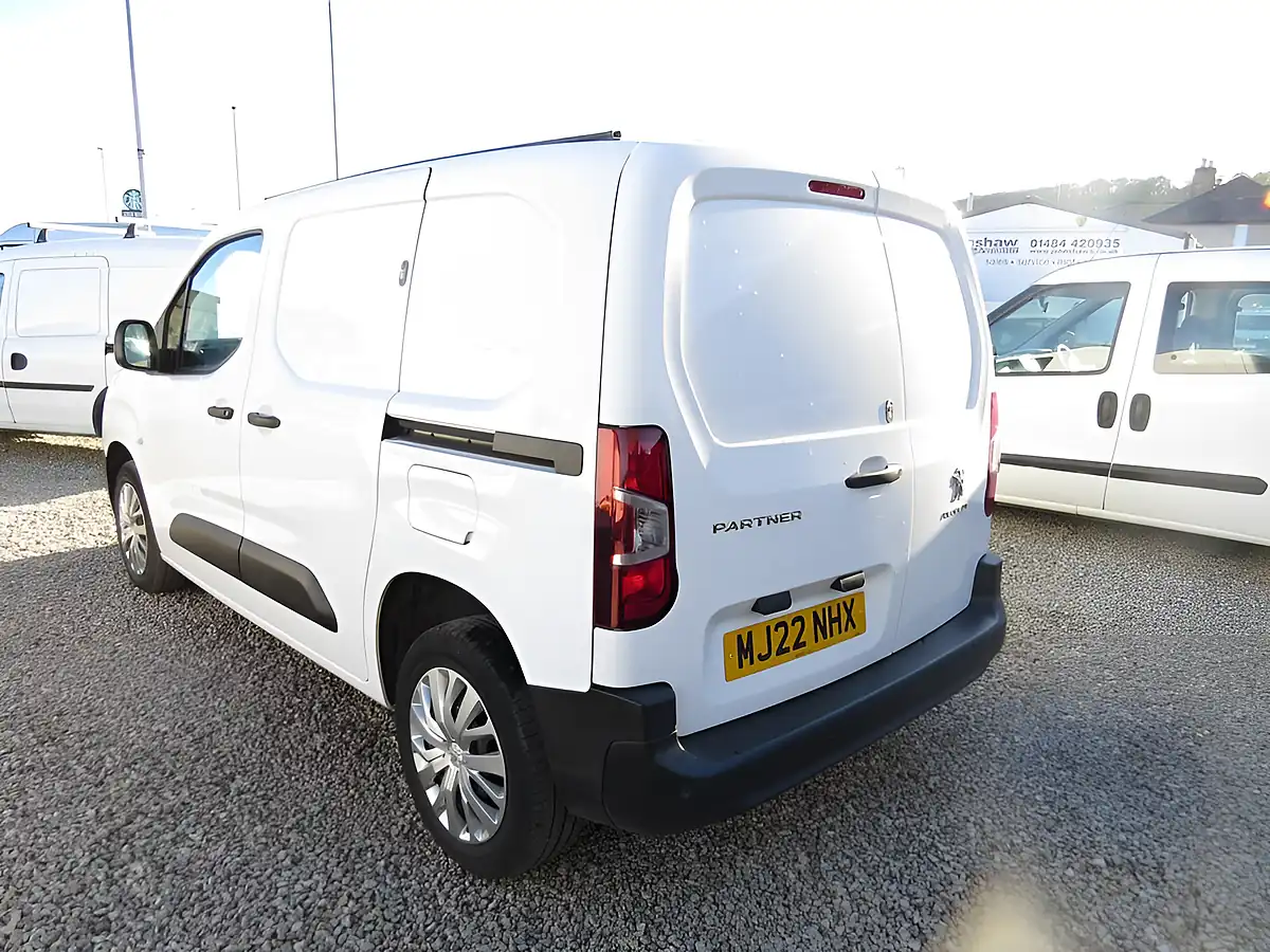 Used 2022 Peugeot Partner Professional Premium White - Interior and Exterior details 7