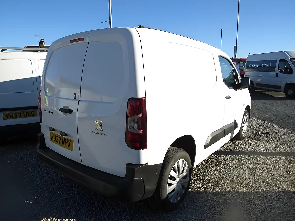 Used 2022 Peugeot Partner Professional Premium White - Interior and Exterior details 8