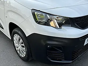 Used 2022 Peugeot Partner Professional Premium White - Interior and Exterior details 10