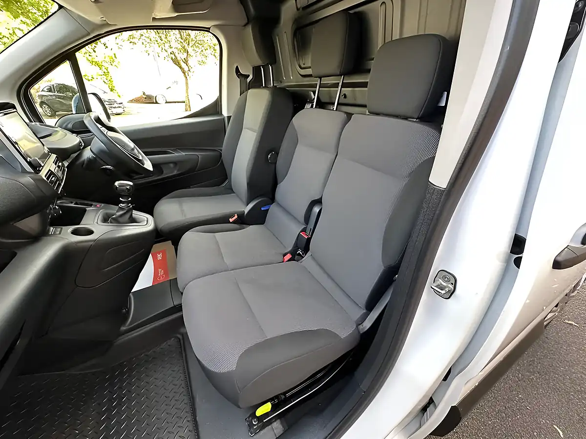 Used 2022 Peugeot Partner Professional Premium White - Interior and Exterior details 12