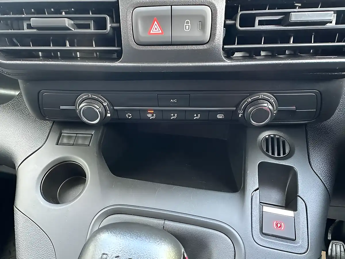 Used 2022 Peugeot Partner Professional Premium White - Interior and Exterior details 14