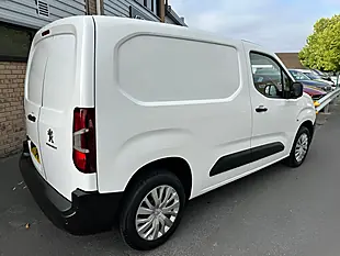 Used 2022 Peugeot Partner Professional Premium White - Interior and Exterior details 3
