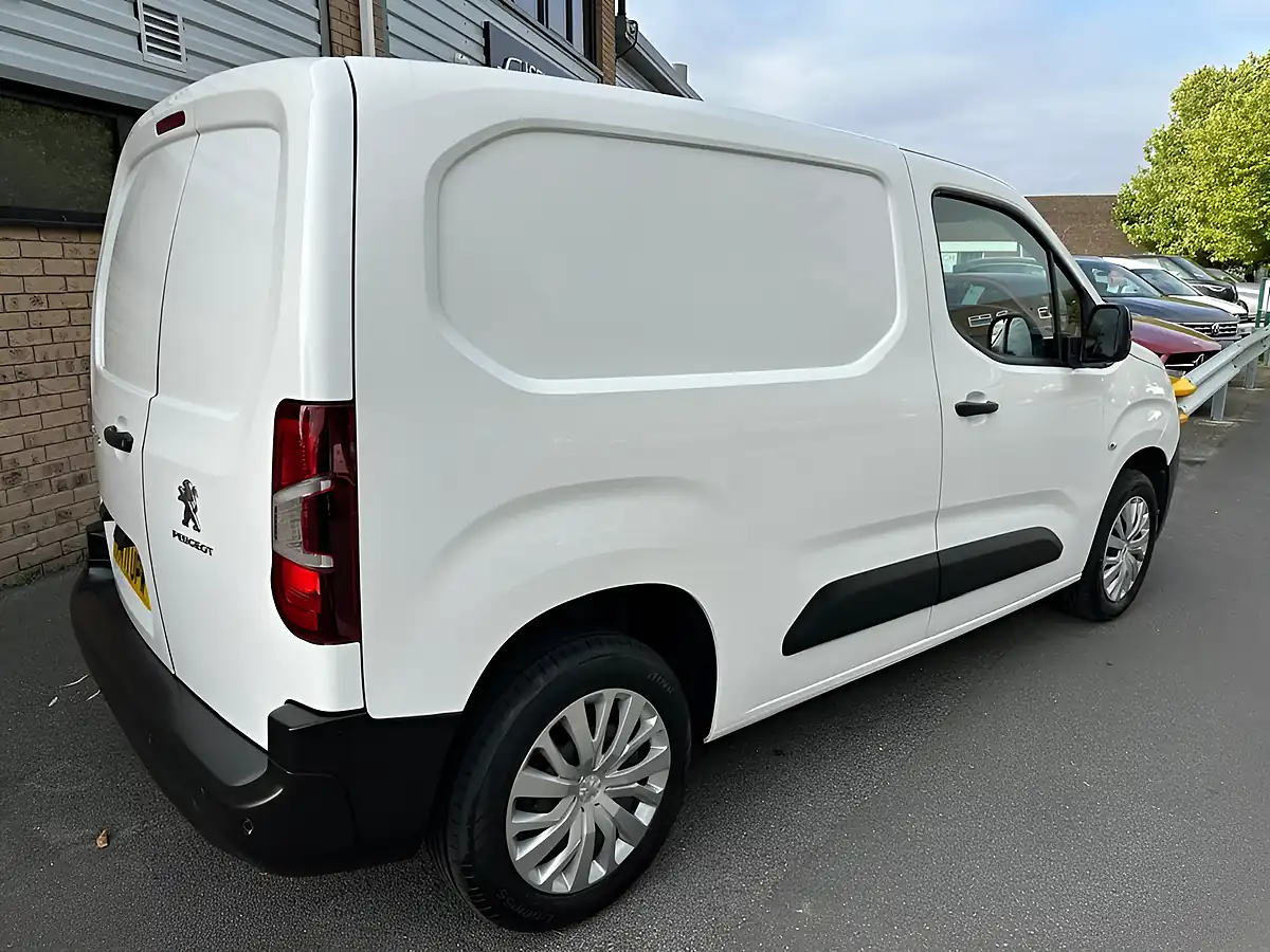 Used 2022 Peugeot Partner Professional Premium White - Interior and Exterior details 3