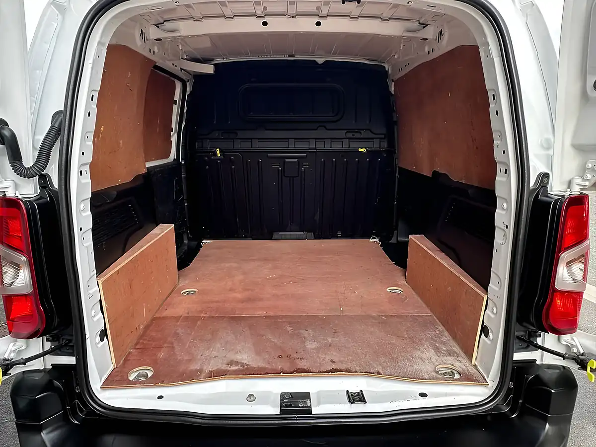 Used 2022 Peugeot Partner Professional Premium White - Interior and Exterior details 4