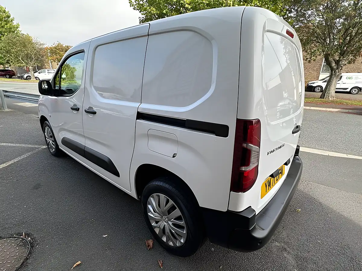 Used 2022 Peugeot Partner Professional Premium White - Interior and Exterior details 6