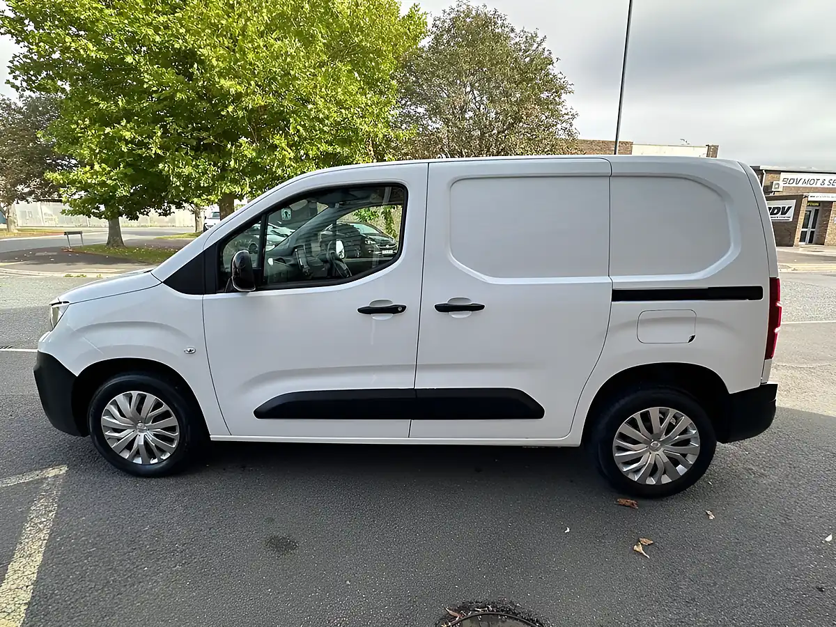Used 2022 Peugeot Partner Professional Premium White - Interior and Exterior details 8