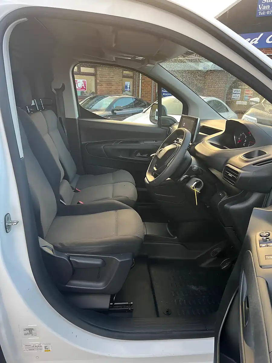Used 2022 Peugeot Partner Professional Premium White - Interior and Exterior details 11