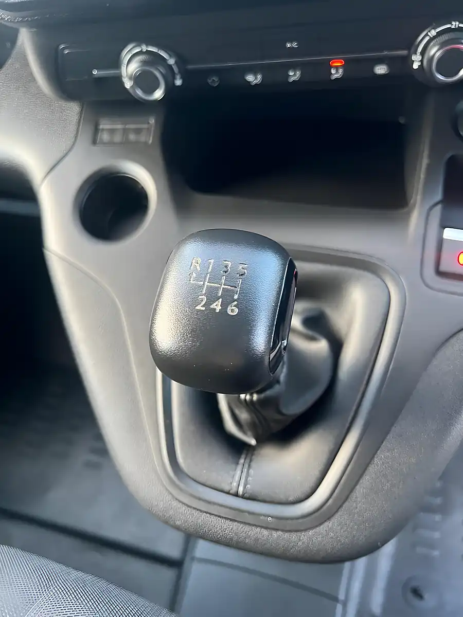 Used 2022 Peugeot Partner Professional Premium White - Interior and Exterior details 18