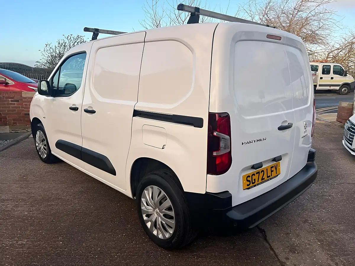 Used 2022 Peugeot Partner Professional Premium White - Interior and Exterior details 4