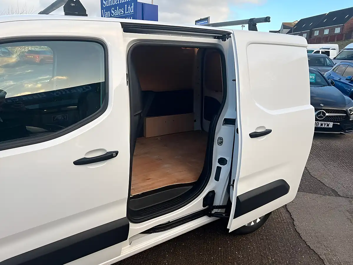 Used 2022 Peugeot Partner Professional Premium White - Interior and Exterior details 8