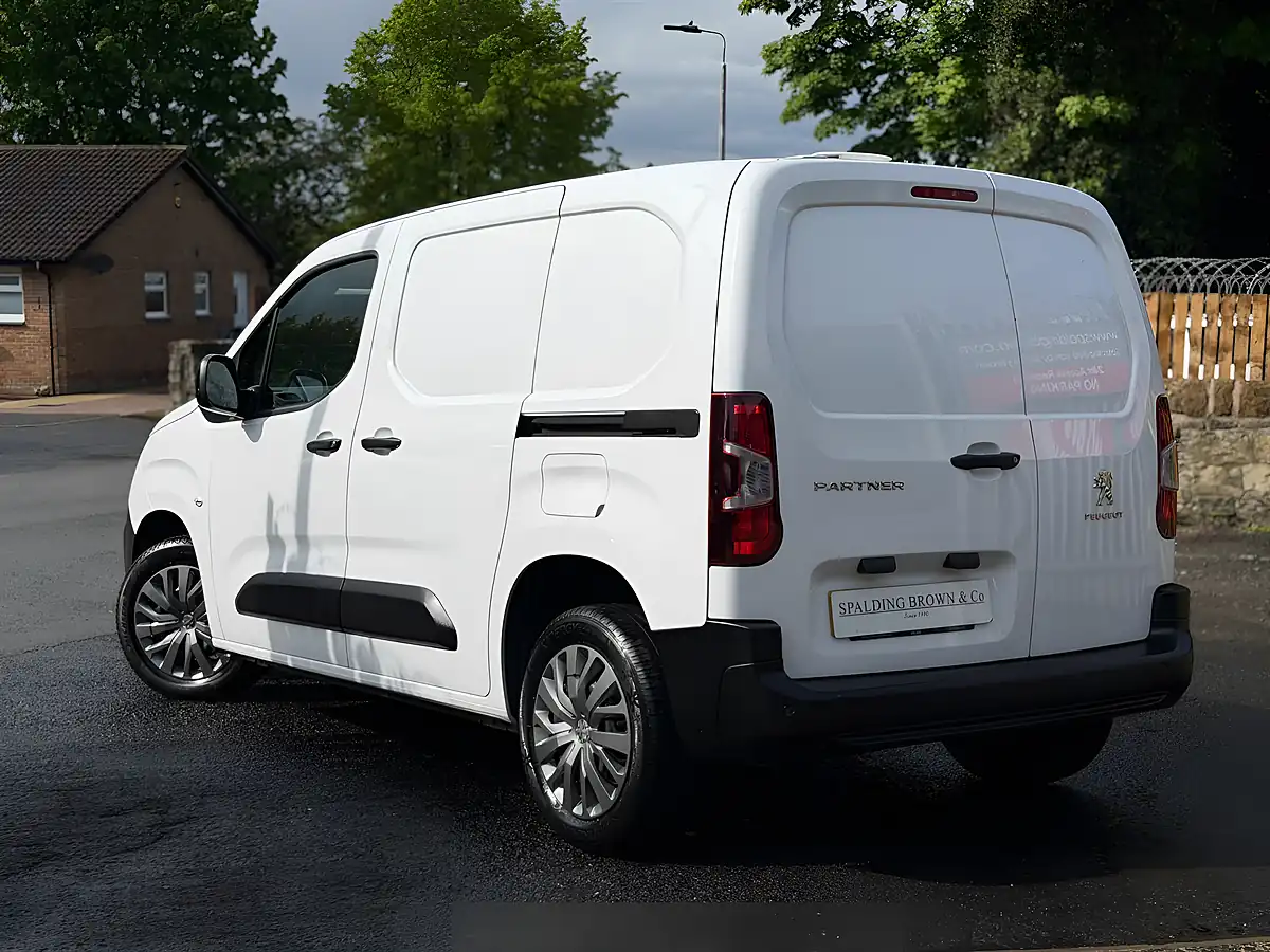 Used 2022 Peugeot Partner Professional Premium White - Interior and Exterior details 10