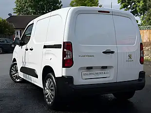 Used 2022 Peugeot Partner Professional Premium White - Interior and Exterior details 16