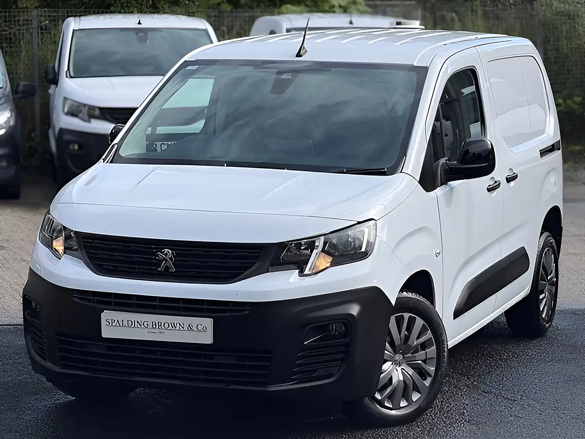 Used 2022 Peugeot Partner Professional Premium White - Interior and Exterior details 20