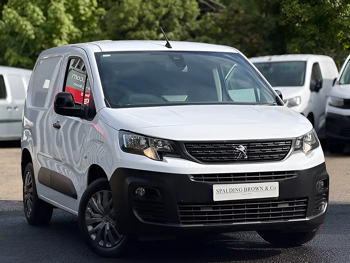 Used 2022 Peugeot Partner Professional Premium White - Interior and Exterior details 3