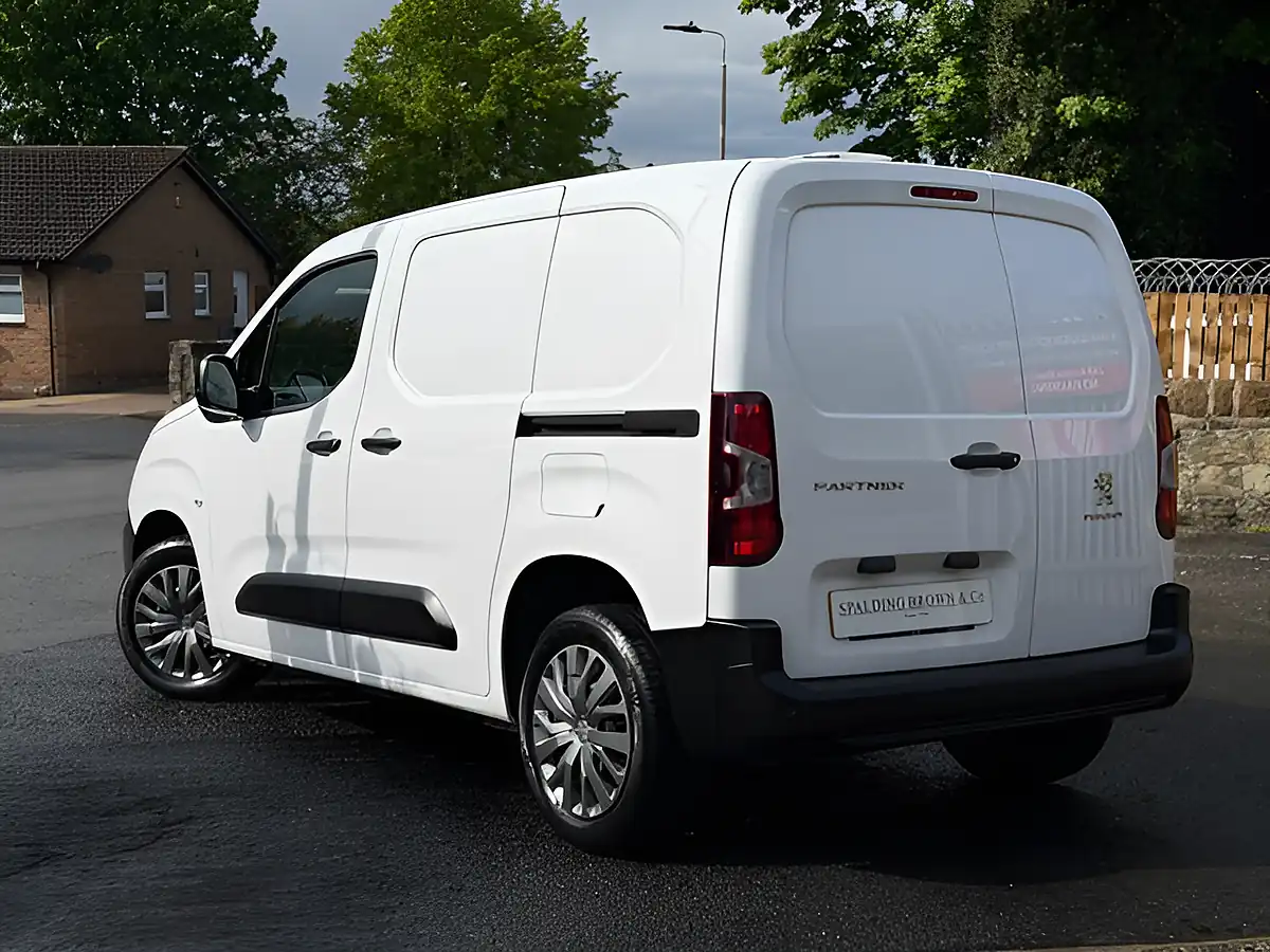 Used 2022 Peugeot Partner Professional Premium White - Interior and Exterior details 8