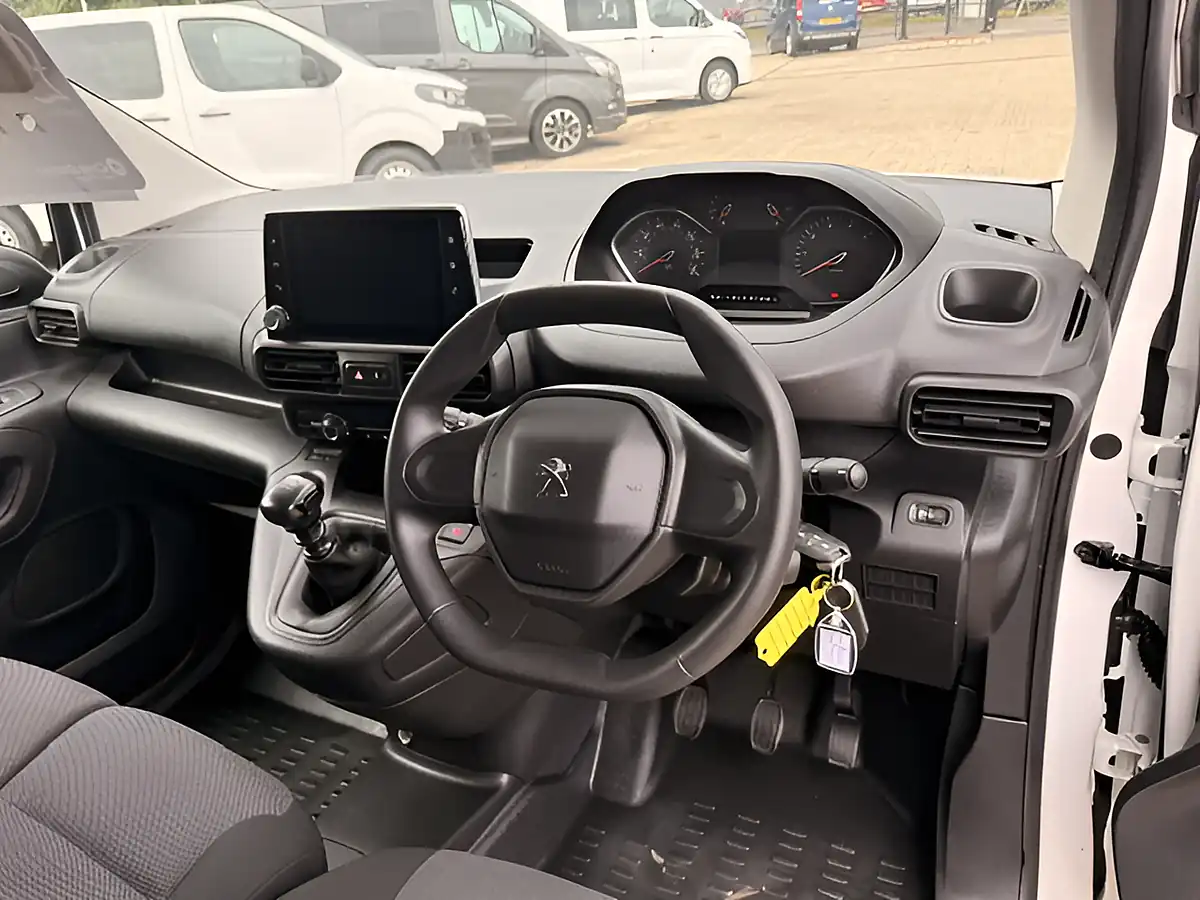 Used 2022 Peugeot Partner Professional White - Interior and Exterior details 10