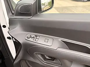 Used 2022 Peugeot Partner Professional White - Interior and Exterior details 11