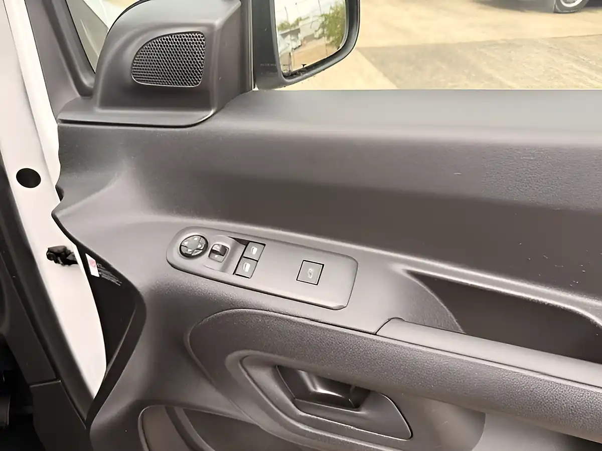 Used 2022 Peugeot Partner Professional White - Interior and Exterior details 11