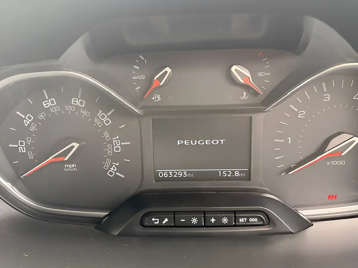 Used 2022 Peugeot Partner Professional White - Interior and Exterior details 12