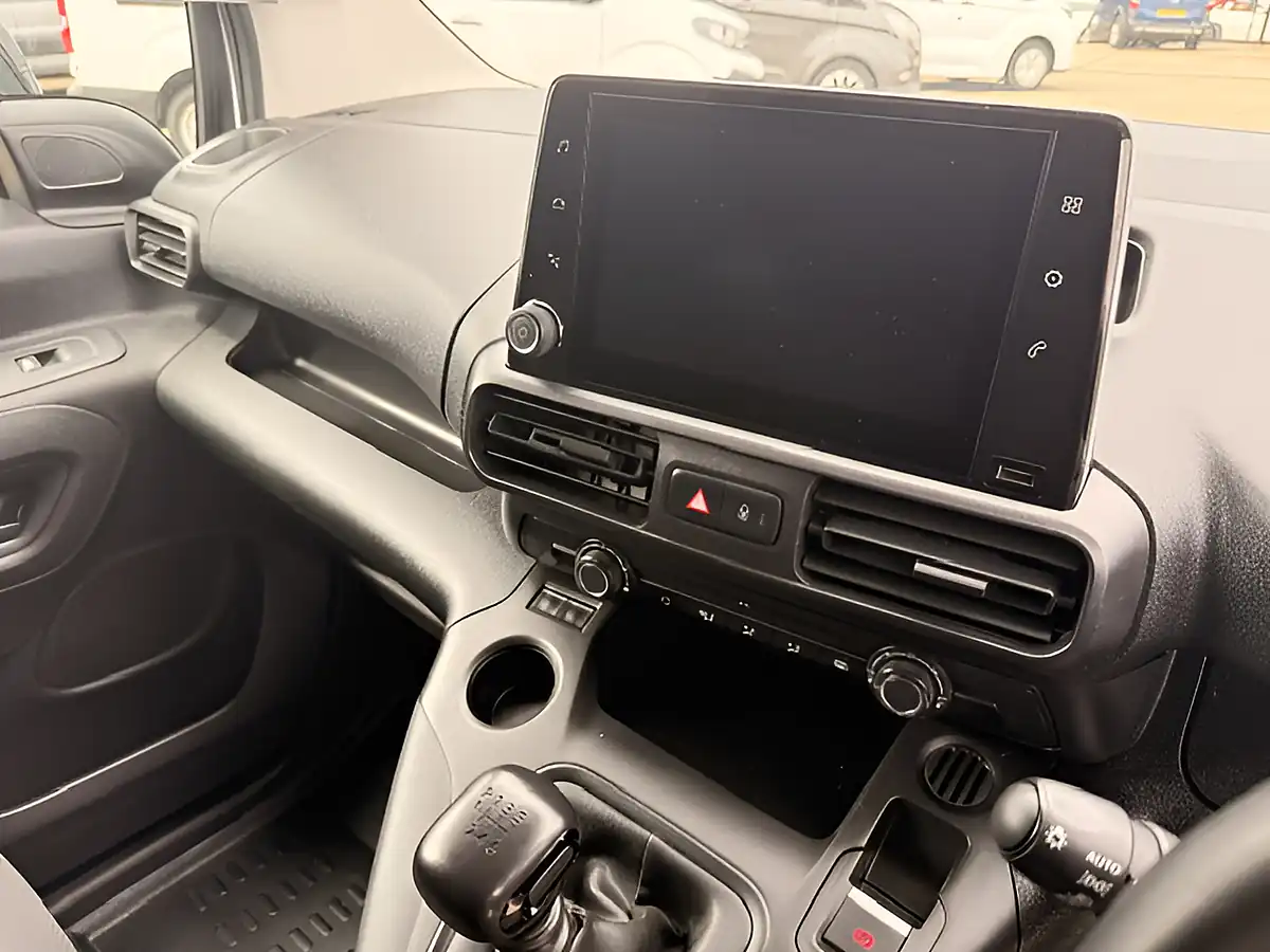Used 2022 Peugeot Partner Professional White - Interior and Exterior details 13
