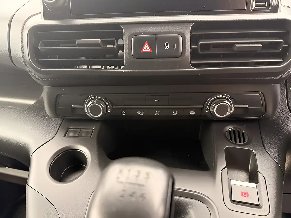 Used 2022 Peugeot Partner Professional White - Interior and Exterior details 14