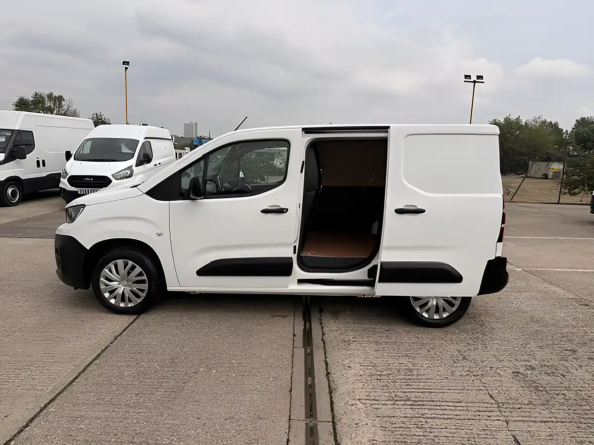 Used 2022 Peugeot Partner Professional White - Interior and Exterior details 2