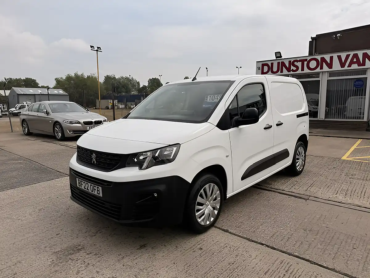 Used 2022 Peugeot Partner Professional White - Interior and Exterior details 5