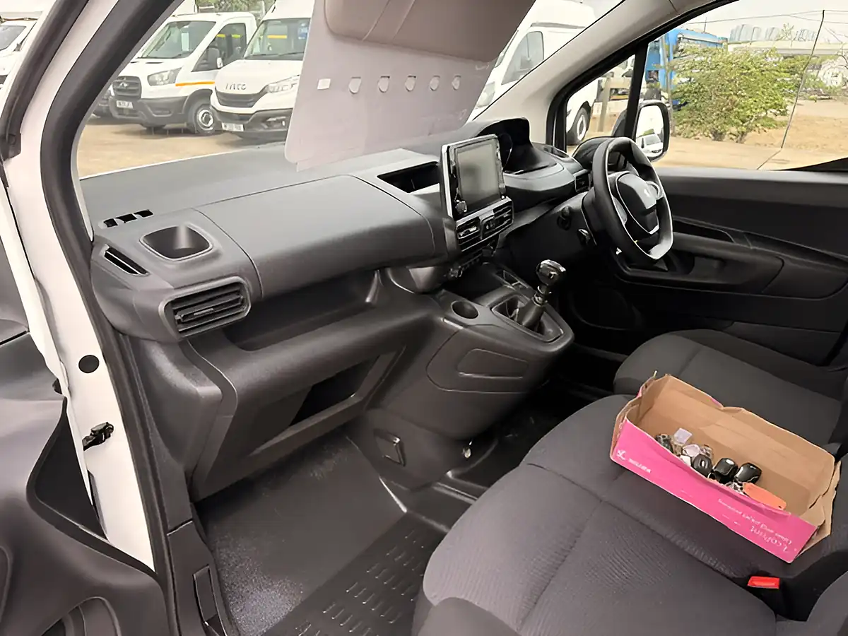 Used 2022 Peugeot Partner Professional White - Interior and Exterior details 8