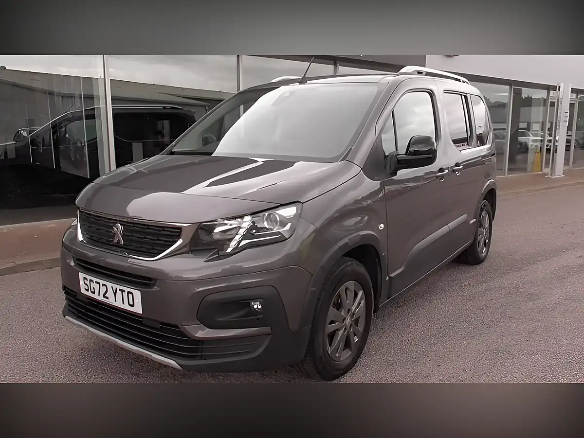 Used 2022 Peugeot Rifter Horizon Re Grey - Interior and Exterior details 4