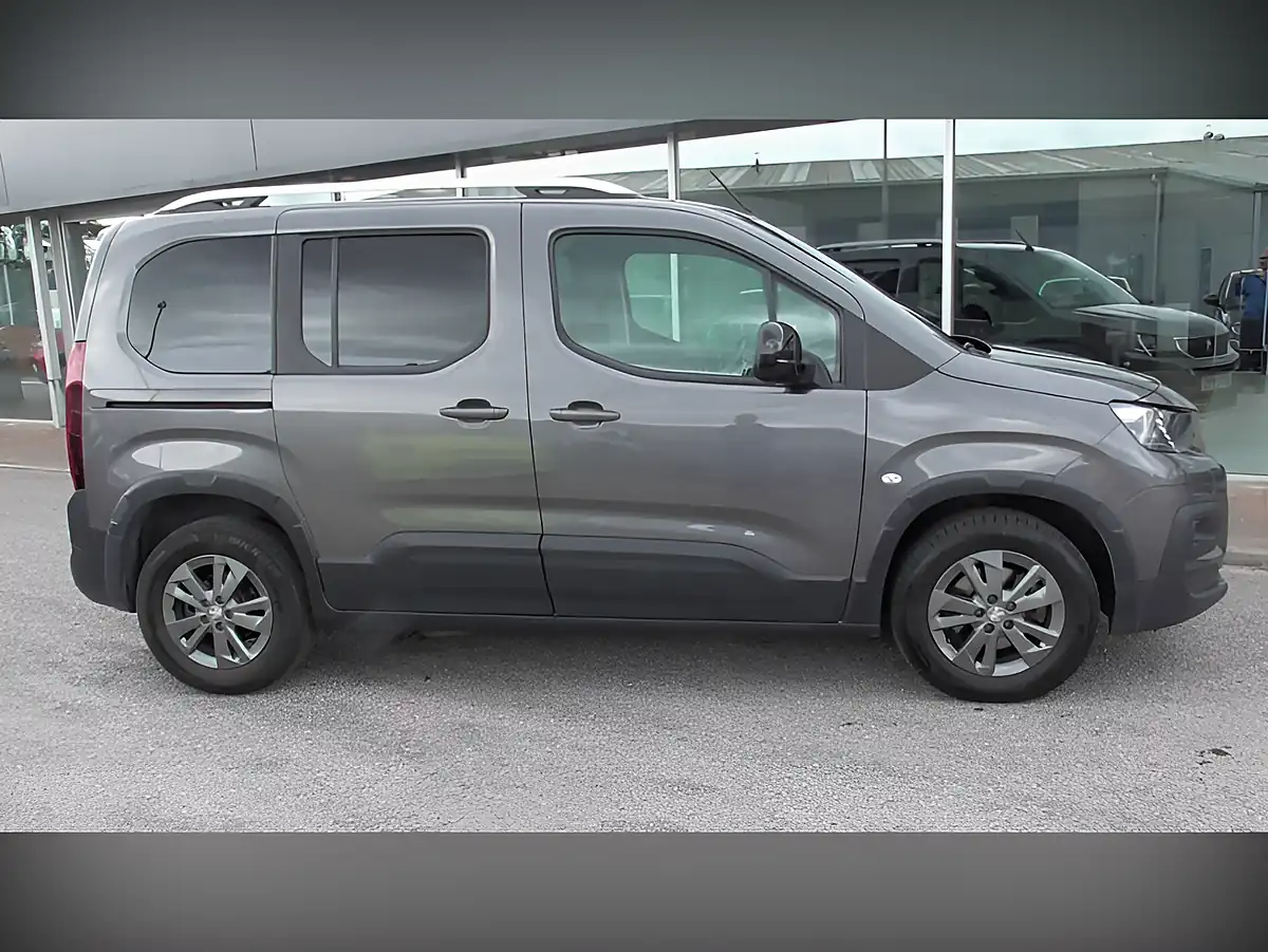Used 2022 Peugeot Rifter Horizon Re Grey - Interior and Exterior details 8