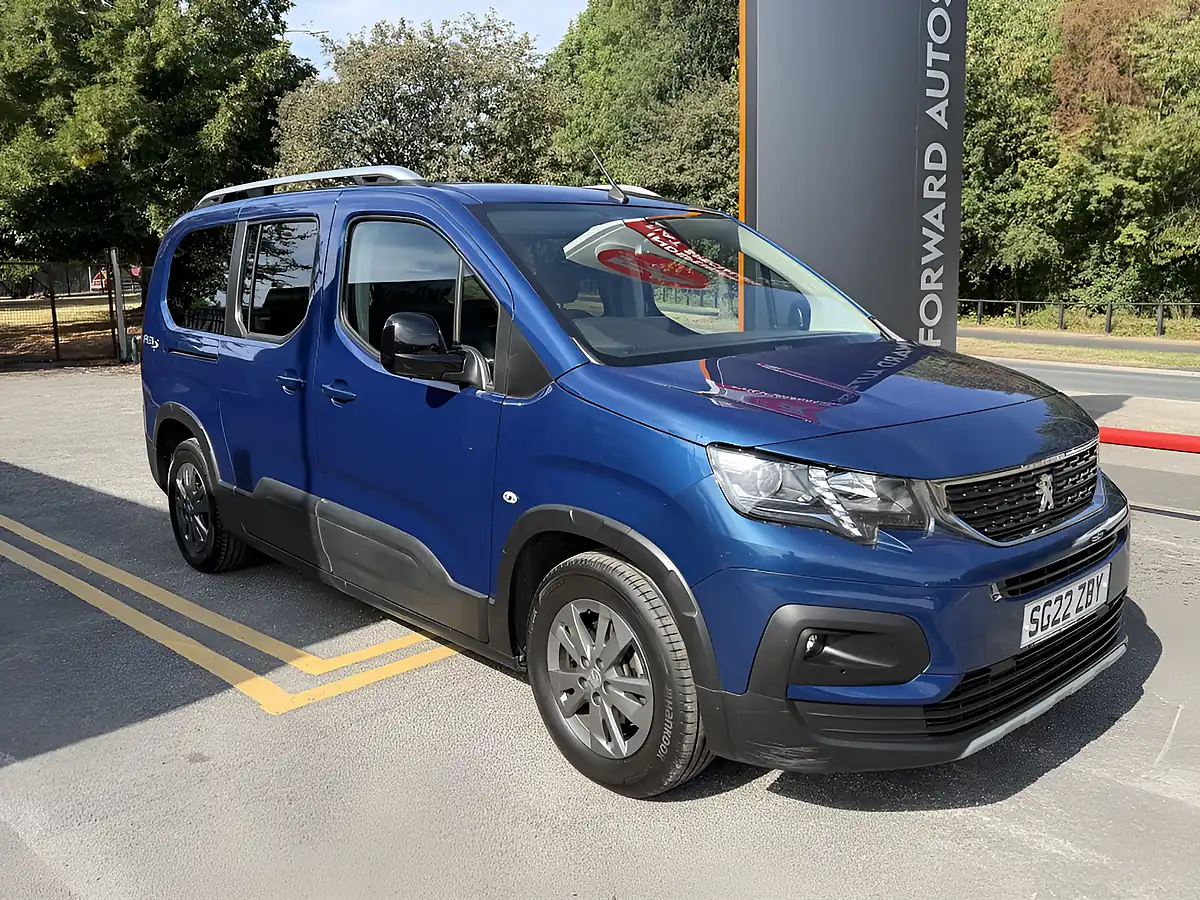 Used 2022 Peugeot Rifter Horizon RS Plus Blue - Front View