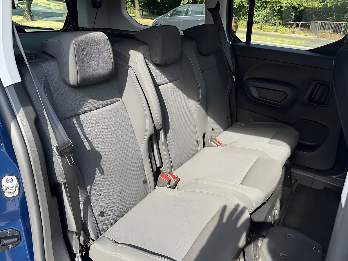Used 2022 Peugeot Rifter Horizon RS Plus Blue - Interior and Exterior details 12