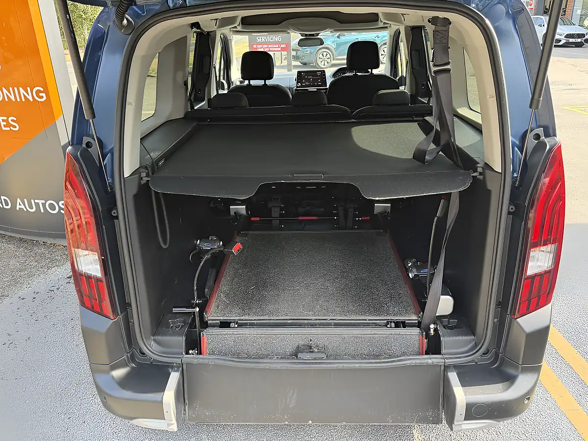 Used 2022 Peugeot Rifter Horizon RS Plus Blue - Interior and Exterior details 15
