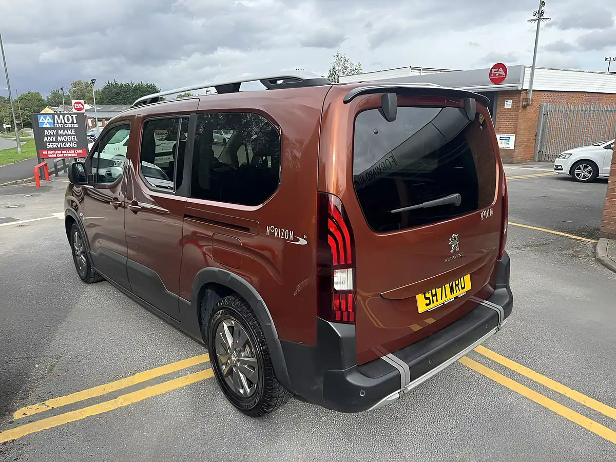 Used 2022 Peugeot Rifter Horizon RS Plus Orange - Interior and Exterior details 7