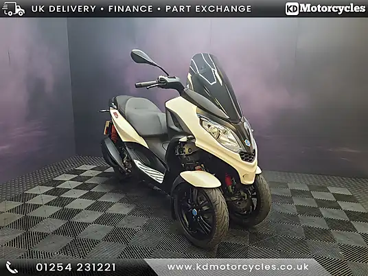 2022 Piaggio MP3 300 Sport