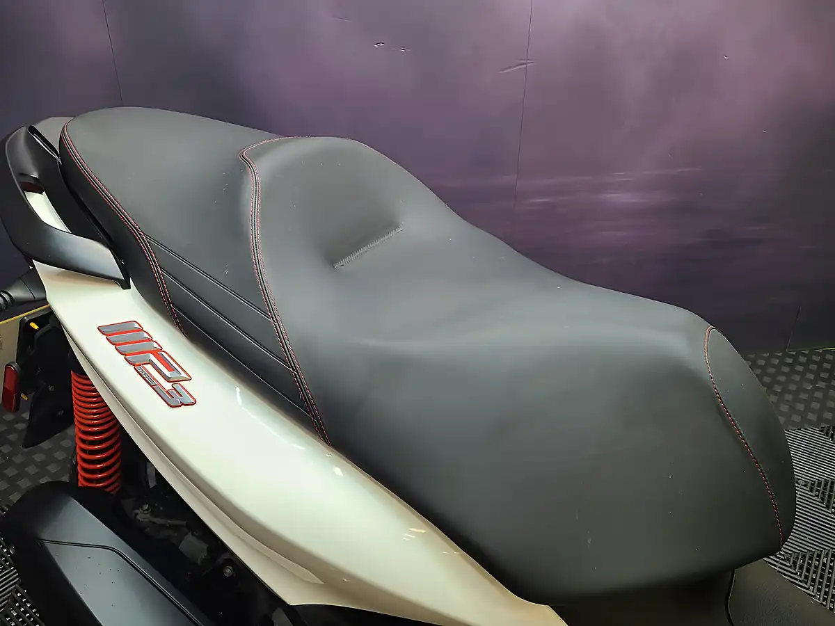 Used 2022 Piaggio MP3 Sport White - Interior and Exterior details 13