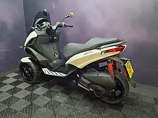Used 2022 Piaggio MP3 Sport White - Interior and Exterior details 14