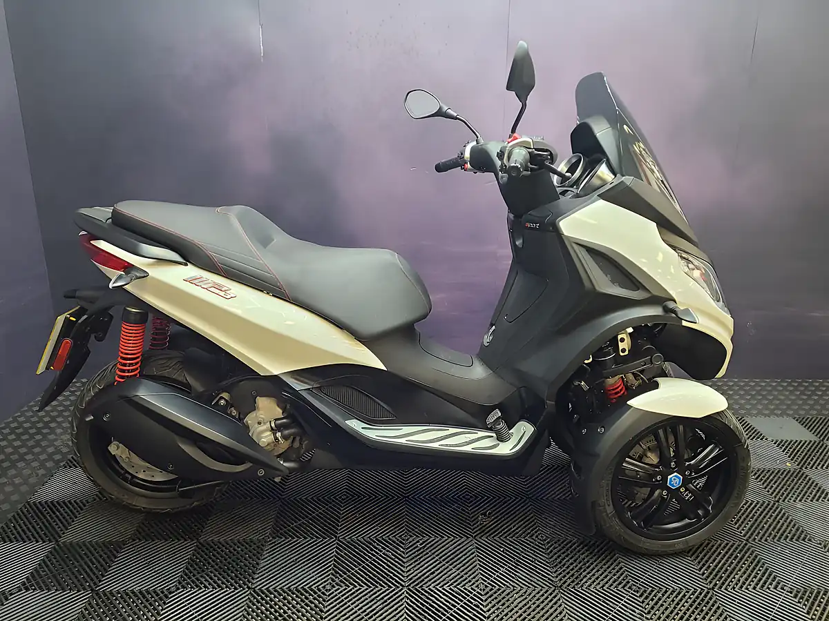 Used 2022 Piaggio MP3 Sport White - Interior and Exterior details 2