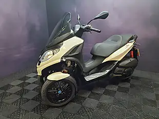 Used 2022 Piaggio MP3 Sport White - Interior and Exterior details 5