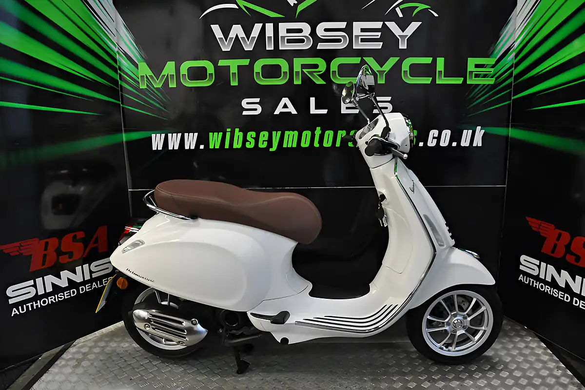 Used 2022 Piaggio Primavera 50 Silver - Front View