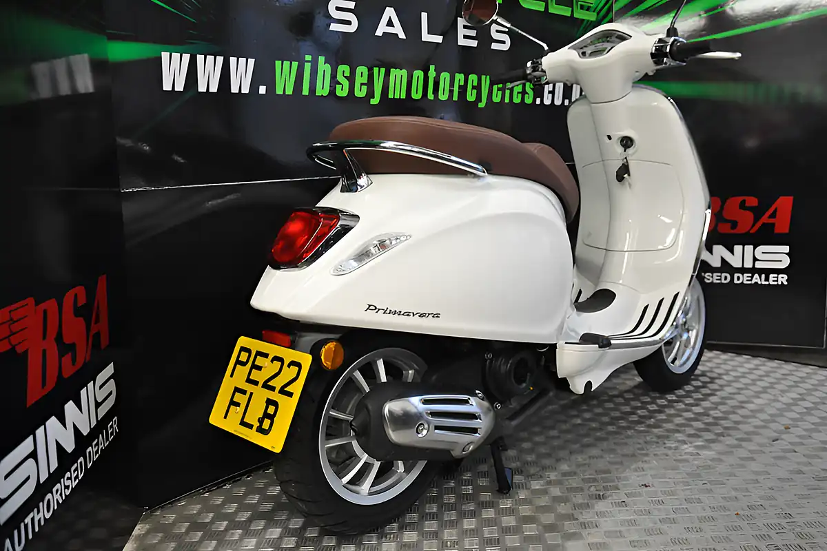 Used 2022 Piaggio Primavera 50 Silver - Interior and Exterior details 10