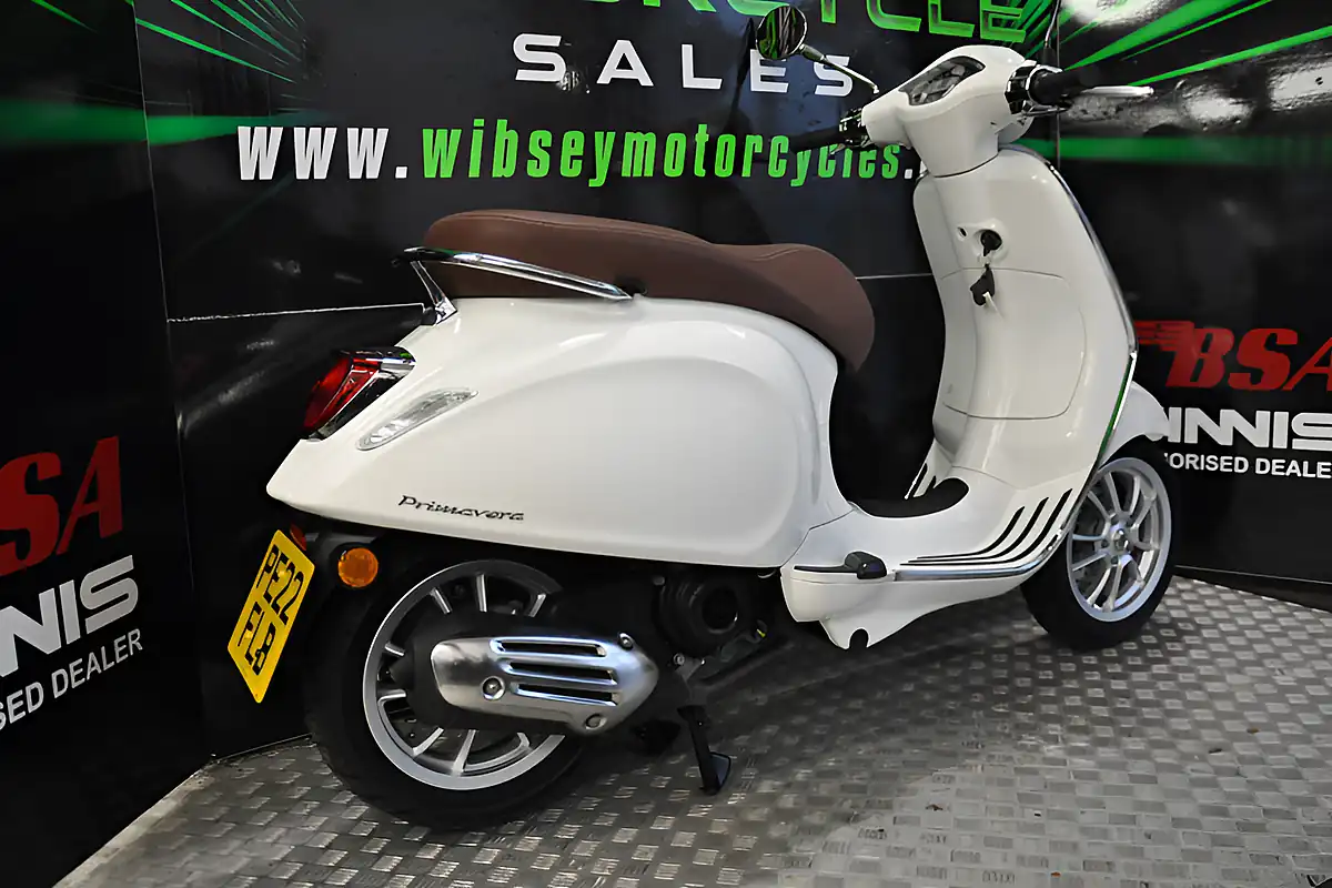 Used 2022 Piaggio Primavera 50 Silver - Interior and Exterior details 11