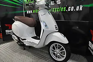 Used 2022 Piaggio Primavera 50 Silver - Interior and Exterior details 13