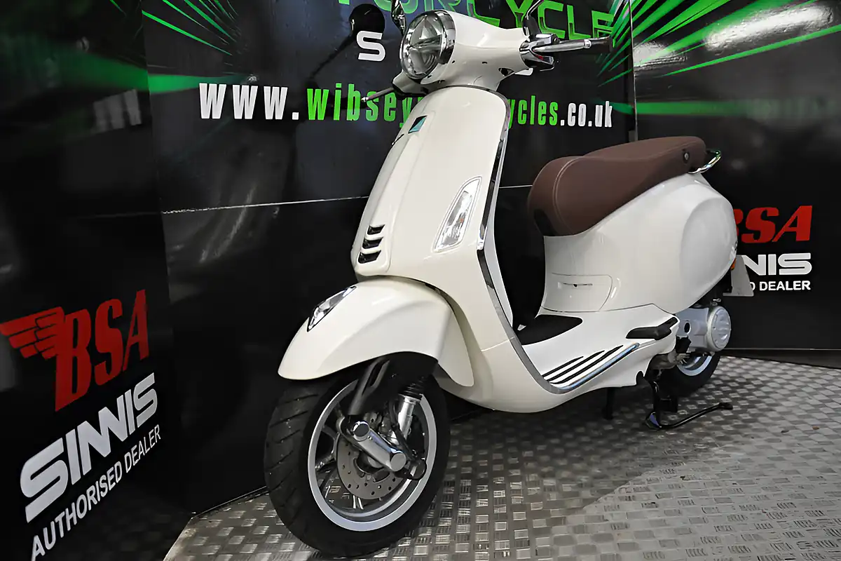 Used 2022 Piaggio Primavera 50 Silver - Interior and Exterior details 2