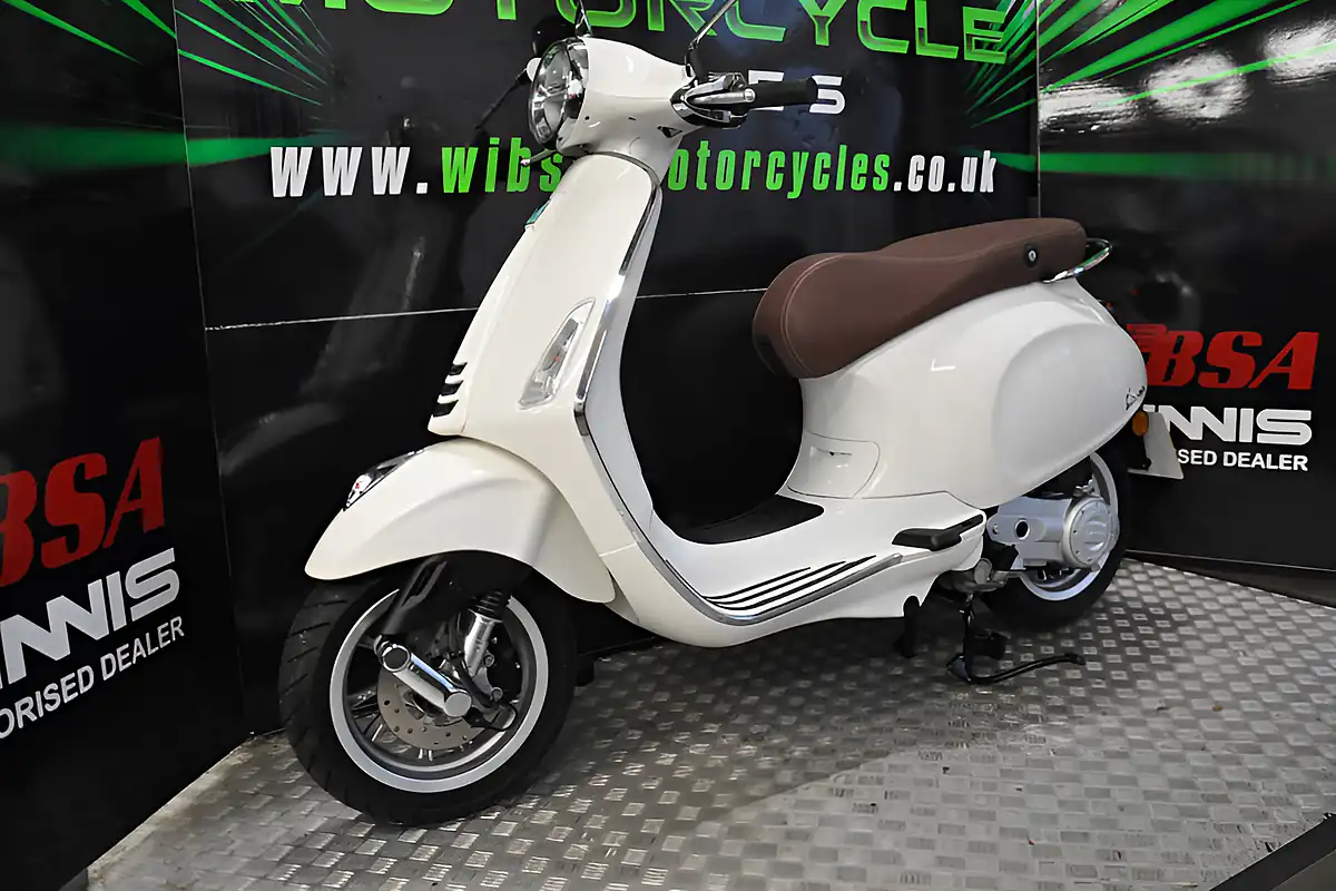 Used 2022 Piaggio Primavera 50 Silver - Interior and Exterior details 3