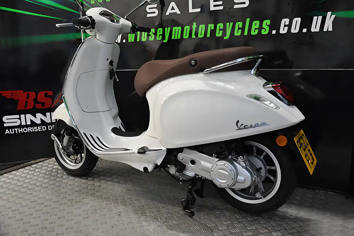 Used 2022 Piaggio Primavera 50 Silver - Interior and Exterior details 5