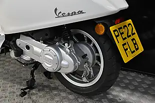 Used 2022 Piaggio Primavera 50 Silver - Interior and Exterior details 6