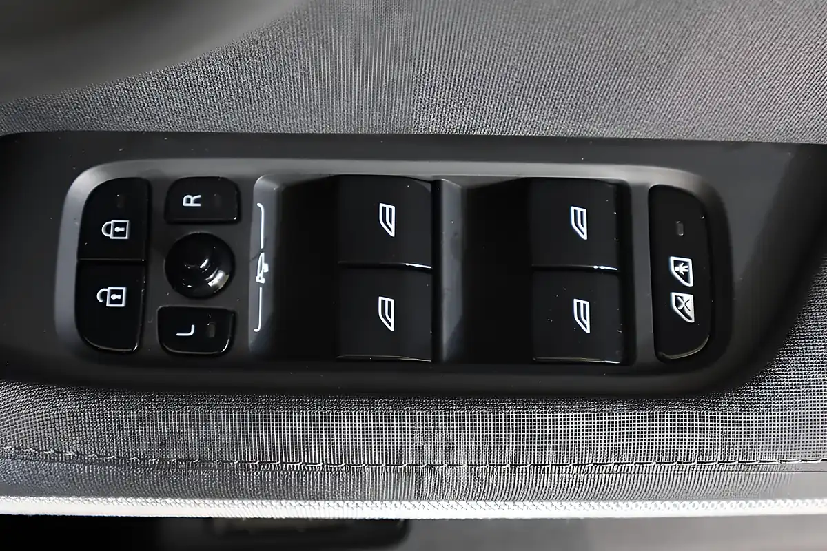 Used 2022 Polestar Polestar 2 Long Range Black - Interior and Exterior details 12