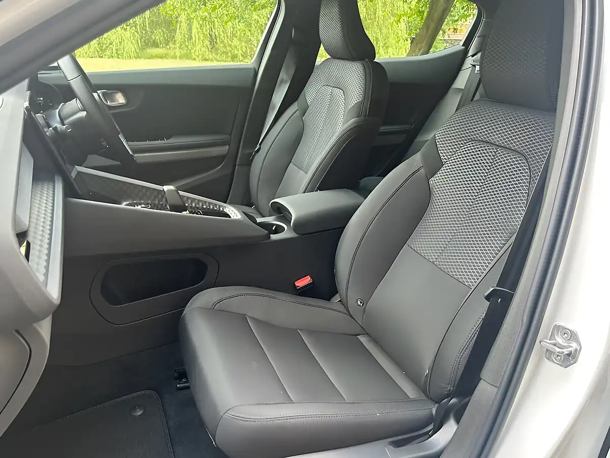 Used 2022 Polestar Polestar 2 Standard Range White - Interior and Exterior details 9