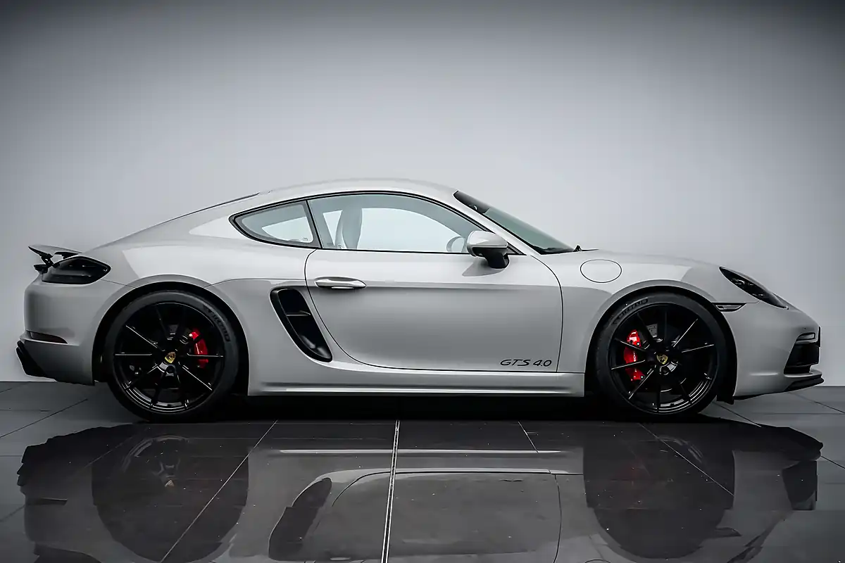 Used 2022 Porsche 718 Cayman Gts Crayon - Interior and Exterior details 10